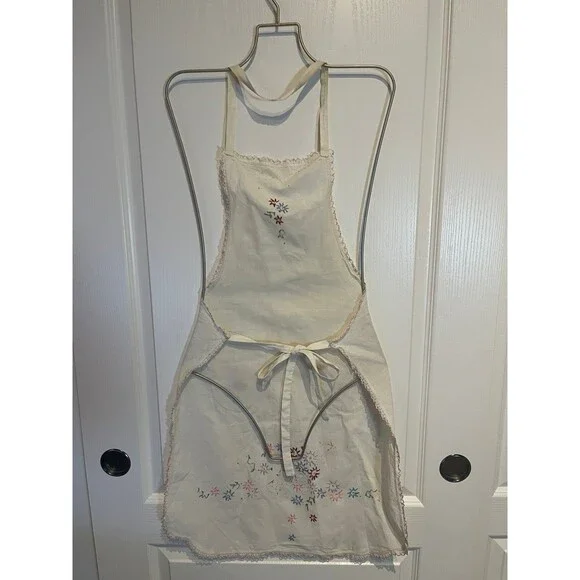 Vintage Embroidered Cream Colored Full Apron - Picture 4 of 12